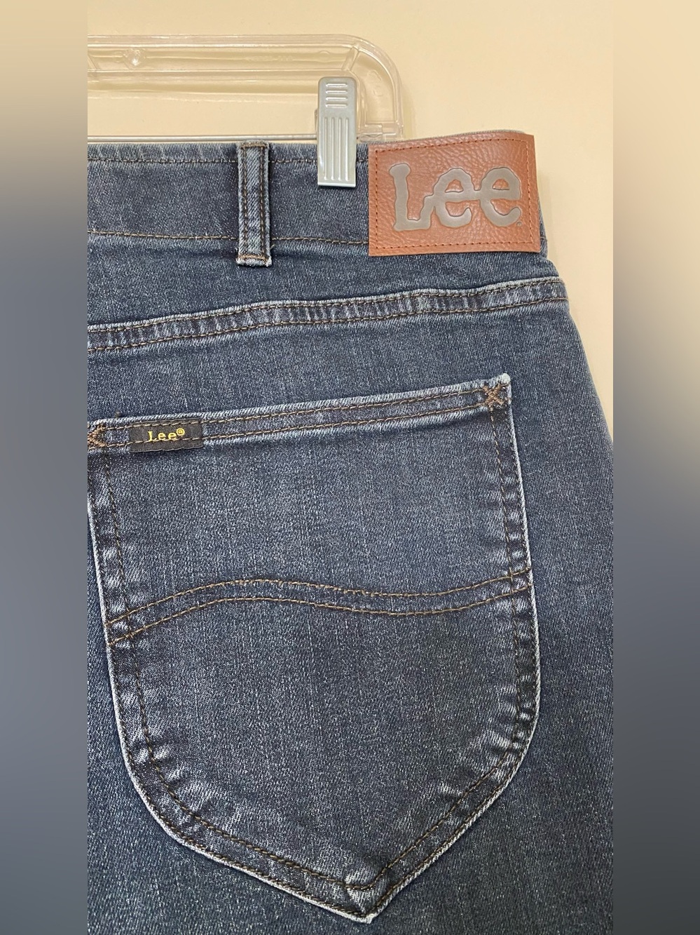 Lee Men's Extreme Motion Athletic Fit Tapered Leg in Dark Blue - Picture 4 of 5